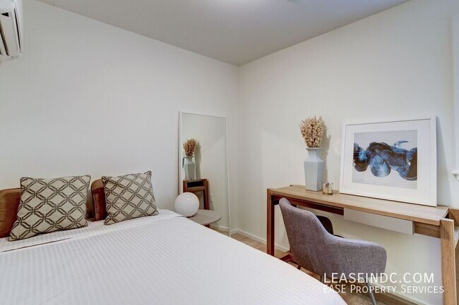 Building Photo - 1474 Belmont St NW