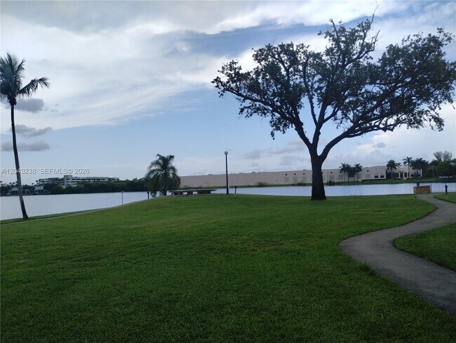 Building Photo - 15509 N Miami Lakeway