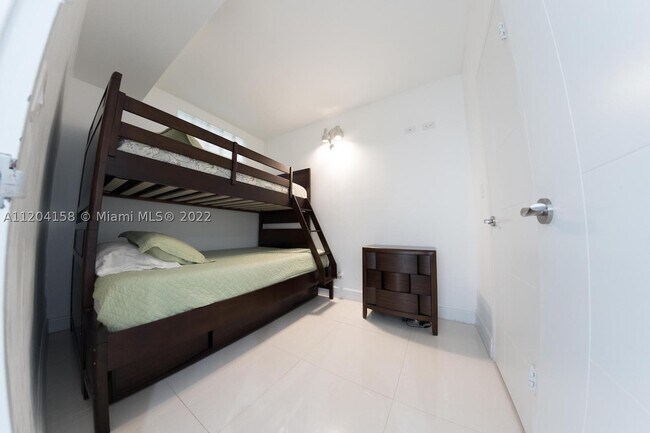 Building Photo - 5601 Collins Ave
