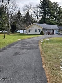 Building Photo - 7 Bedford Dr