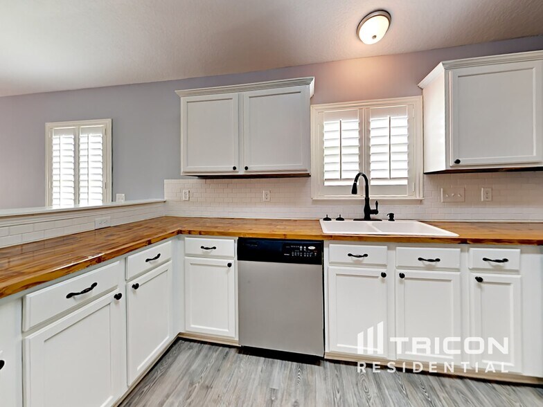 Building Photo - 3633 Crowders View Dr
