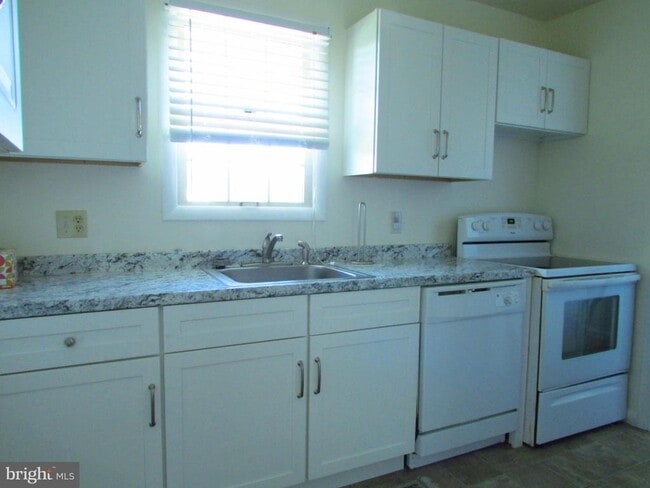 Building Photo - 31079 Crepe Myrtle Dr