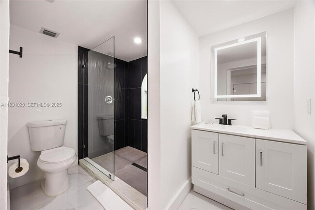 Building Photo - 1651 SW 13th Ave