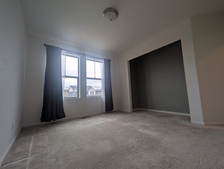 Building Photo - 5325 Ventura St