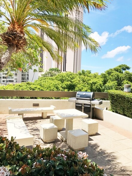 Building Photo - 1600 Ala Moana Blvd