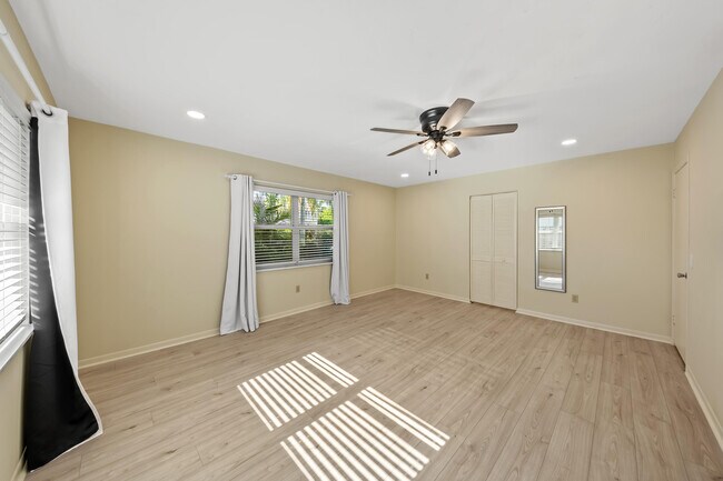 Building Photo - 129 Alhambra Pl