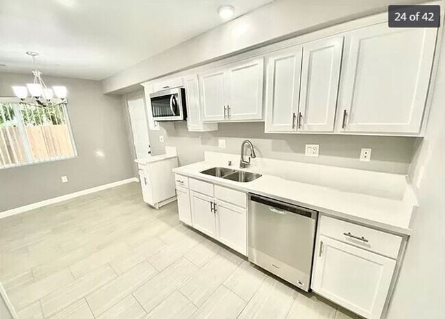 Building Photo - BROADWAY (10611)