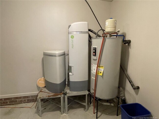 Building Photo - 187 Advance Dr