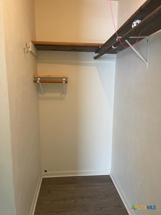 Building Photo - 1818 Janis Dr