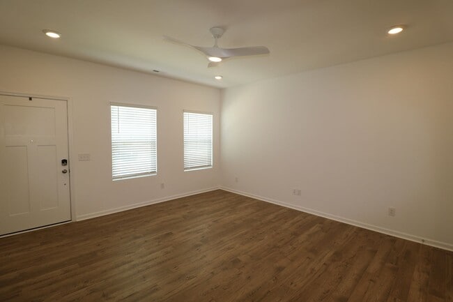 Building Photo - 1724 Granby Hts Dr