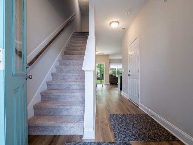 Building Photo - 355 S Stingray Ln
