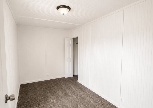 Building Photo - 7 Lazarcheff Dr