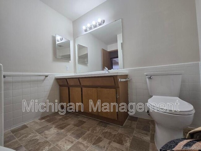 Building Photo - 20231 Kelly Rd