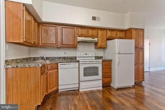 Building Photo - 308 N Market St