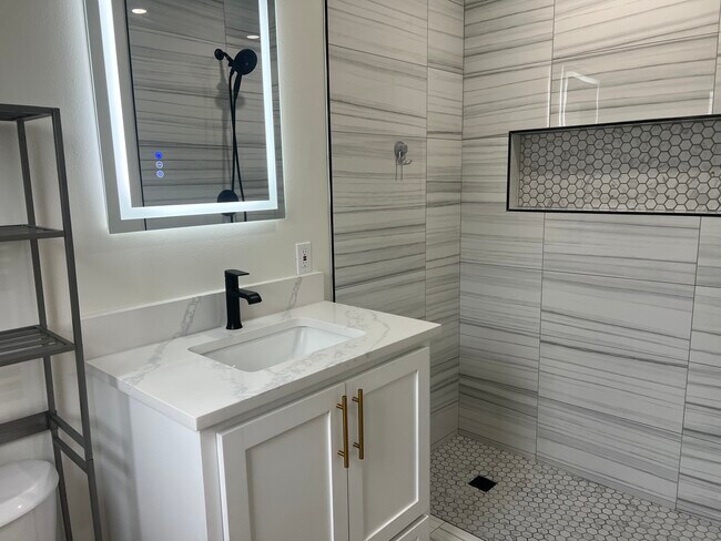 Building Photo - 5985 Rankin Dr