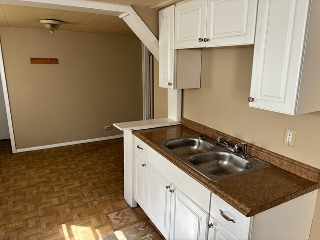 Building Photo - 3 Bedroom, 1 Bath Single Family Home