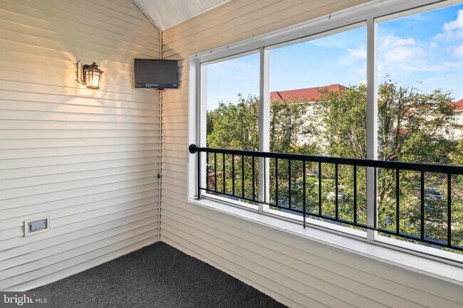 Building Photo - 2115 Ganton Green