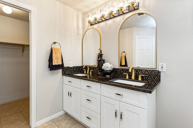 Building Photo - 3131 Stratford Pointe Dr