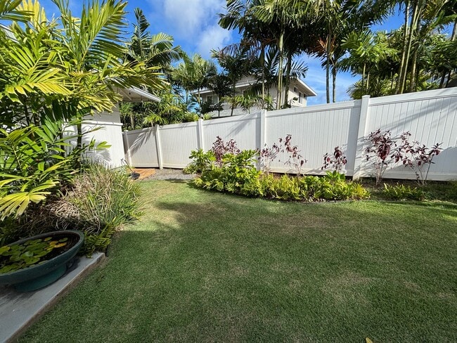 Building Photo - Available Now! 3 BED, 2 BATH HOME w/ UTILI...