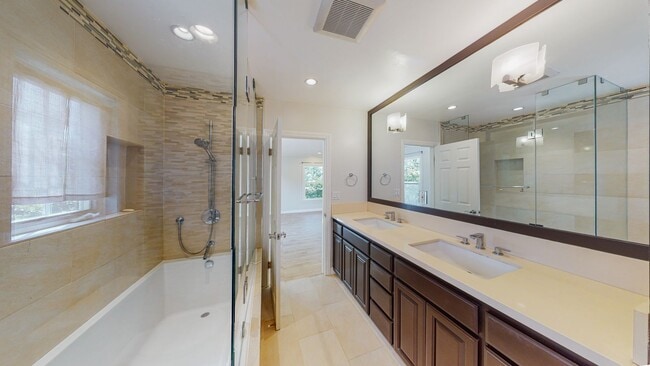 Building Photo - *** Gorgeous 4 bed 3 bath Single Family Ho...