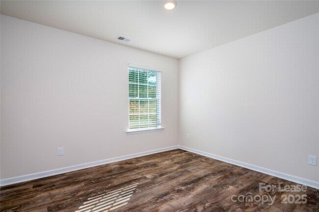 Building Photo - 7882 Shallowbrook Dr