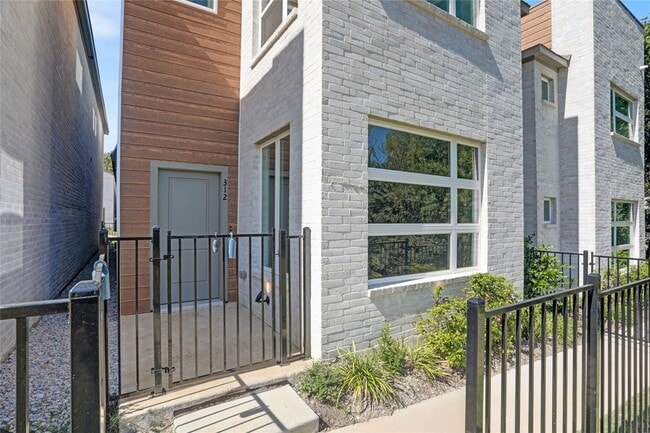 Building Photo - 312 Oakbend Dr