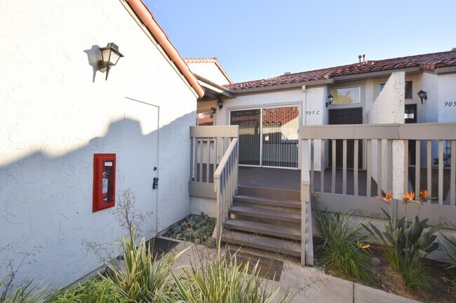 Building Photo - 3 BR Condo in Carlsbad! Close to Walking T...