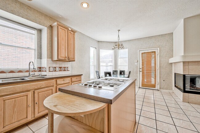 Building Photo - 6806 Rhodes Ct