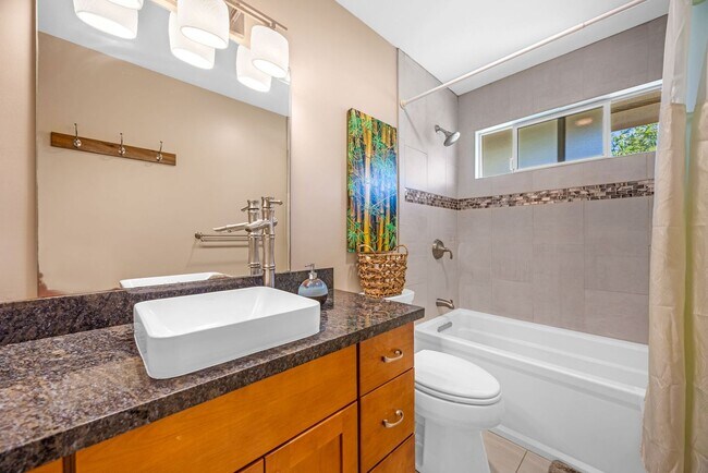 Building Photo - 2641 Moolio Pl