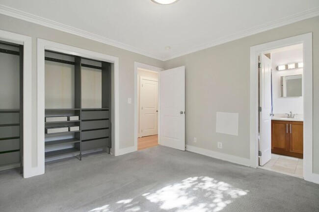 Building Photo - Sunny 3-Bedroom Corner Unit in Eckington/B...