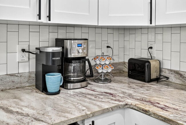 Building Photo - 1826 Beachway Ln