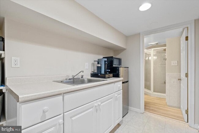 Building Photo - 2819 Summerfield Rd