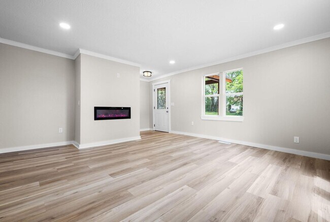 Building Photo - Beautiful remodeled home in Bolivar with fenced in yard -3 bedrooms, 2.5 baths and a detached 1 c...