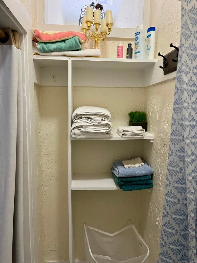 Building Photo - 711 S N St