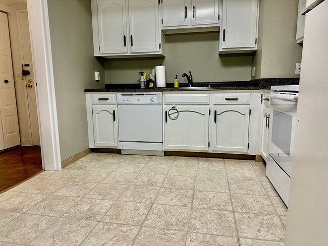 Building Photo - 250 Hammond Pond Pkwy