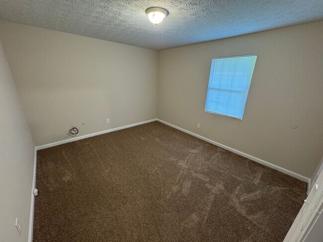 Building Photo - Stone Mountain 4 bed 2 bath Home with Fenced Backyard.