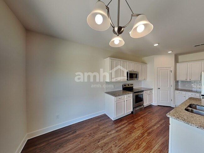 Building Photo - 2573 Highwood Blvd