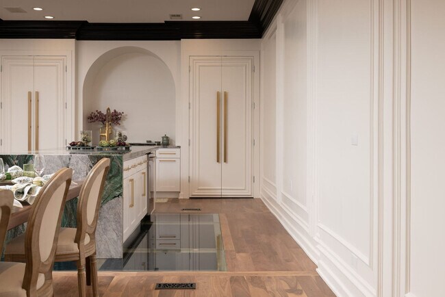 Building Photo - 22 E Elm St