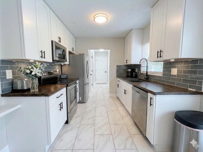 Building Photo - 2893 Webley Dr NE