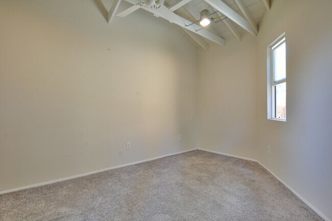Building Photo - 5318 Fairway Dr