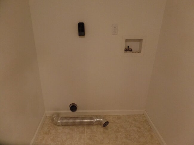 Building Photo - HERM 5505