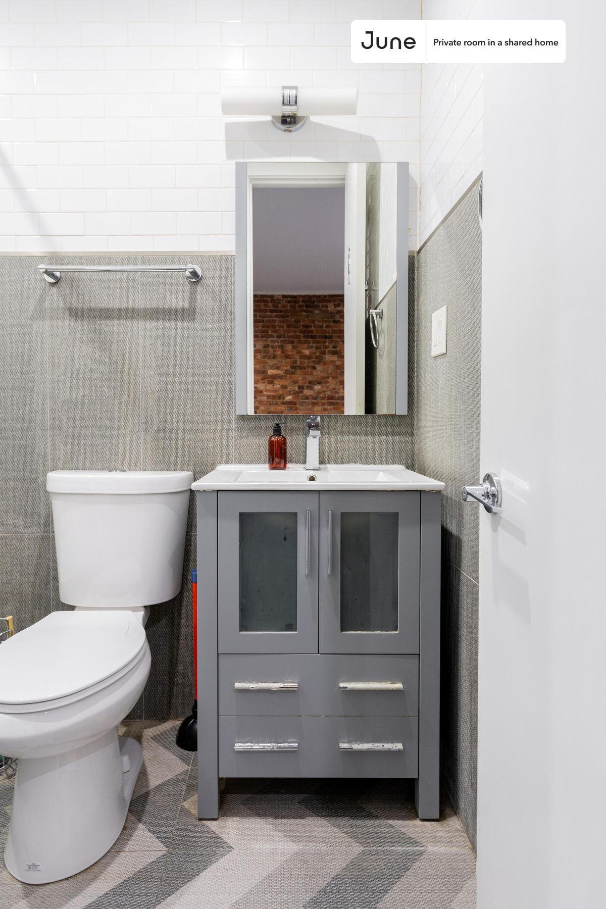 Building Photo - Room in Shared 4 bed/2 bath home