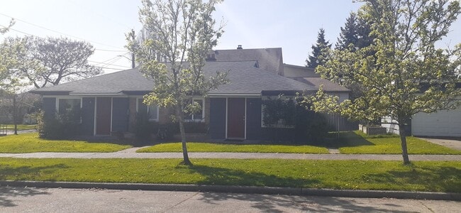 Building Photo - 2bd/1ba Seattle Home