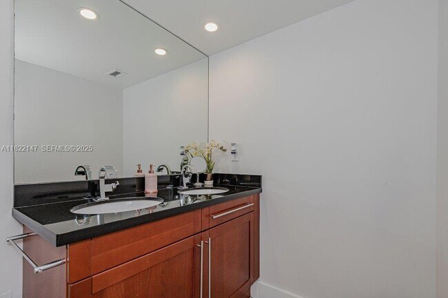 Building Photo - 2301 Collins Ave