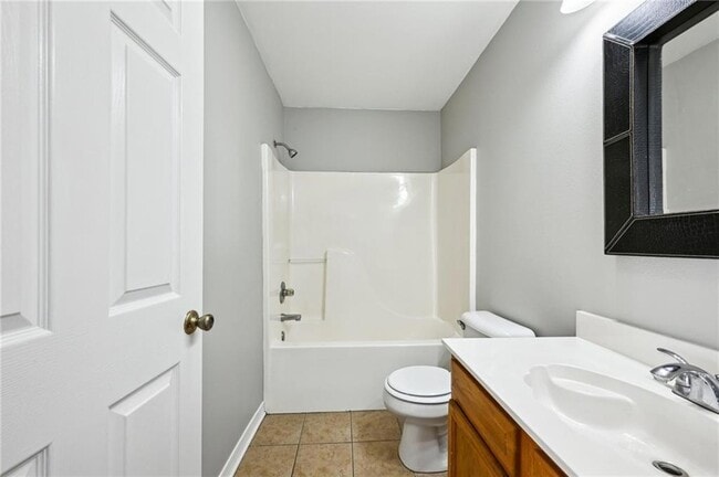 Building Photo - 528 Jefferson Dr