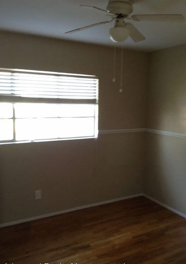 Building Photo - Beautiful 3 bed 1.5 bath, plus Bonus Room!