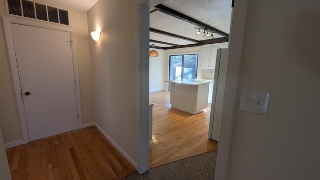 Building Photo - 10 Sherwood Ave