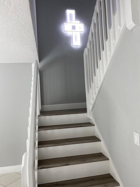 Building Photo - 1212 Vista Oaks Cir NE