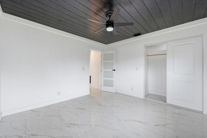 Building Photo - 2529 Rainbow Dr