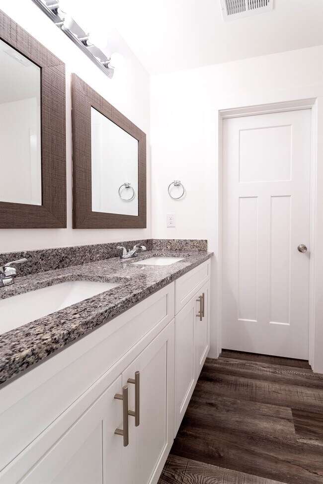 Building Photo - 1003 Magnificent Way